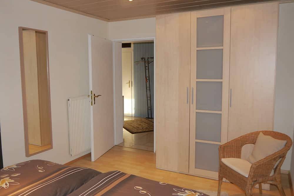 Ganze Wohnung, Schöne, komfortabel eingerichtete Ferienwohnung mitten  in der Vulkaneifel in Üxheim, Vulkaneifel