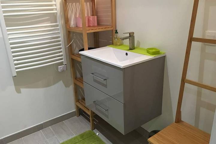 Location de vacances pour 8 personnes, avec jardin ainsi que jacuzzi et terrasse, animaux acceptés à Roche-Saint-Secret-Béconne - 4