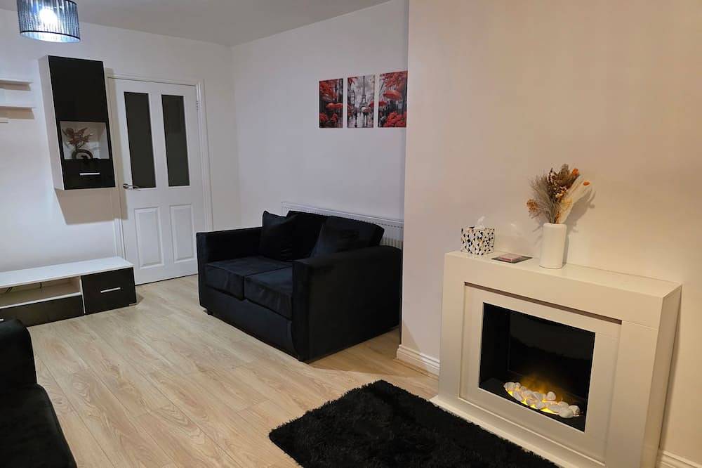 Spacious 3 Bed 2 Baths Free Wifi Central Location in Middlesbrough, North East England