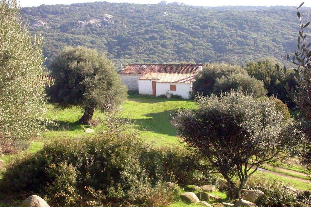 Stazzo mit Garten in Luogosanto in Luogosanto, Gallura