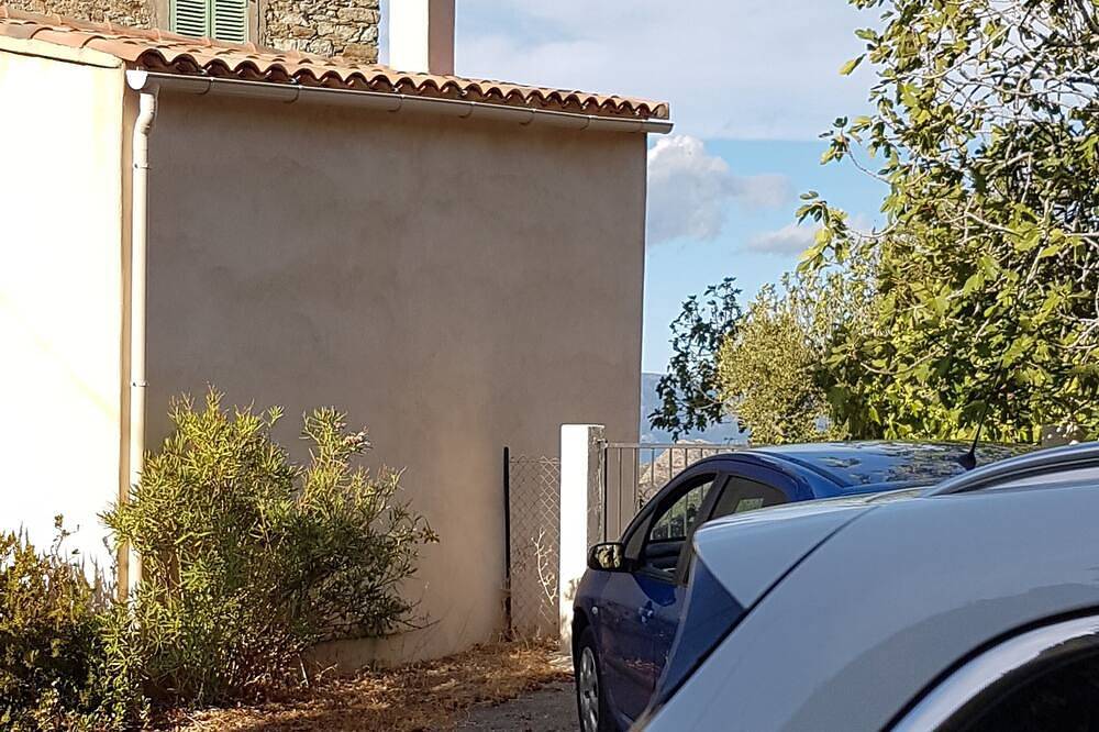 Small apartment 15 minutes from Saint Florent overlooking Cap Corsica in Santo-Pietro-di-Tenda, Calvi und Umgebung