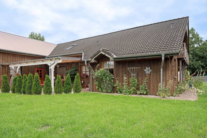 Ferienhaus für 8 Personen, mit Balkon und Terrasse sowie Garten in Süsel