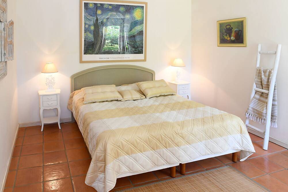Luxury estate for 8 guests. Heated pool & absolute calm. in Martel, Lot