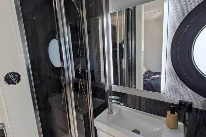 Cosy Houseboat `Eclipse` in Marina Monnickendam in Monnickendam, Markermeer