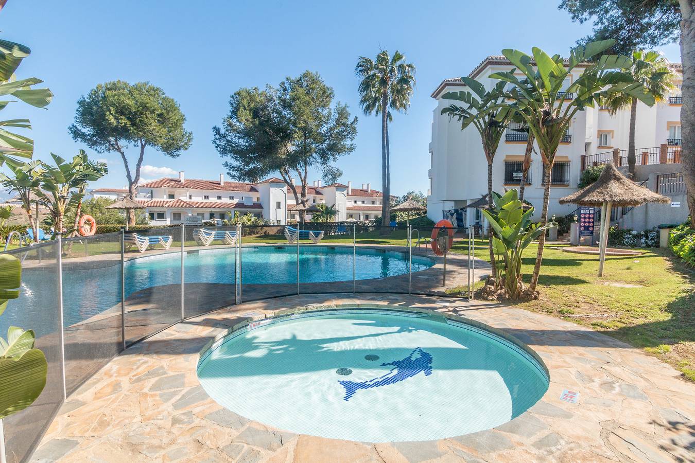 Entire apartment, Apartment '2br Miraflores' with Sea View, Wi-Fi and Air Conditioning in La Cala de Mijas, Mijas