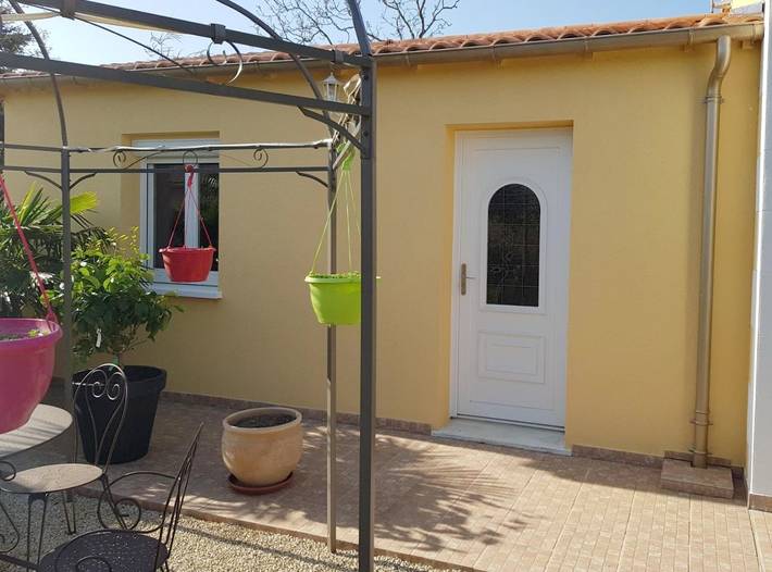 Appartement de vacances pour 3 personnes, avec Terrasse et Jardin ainsi que Piscine et Vue