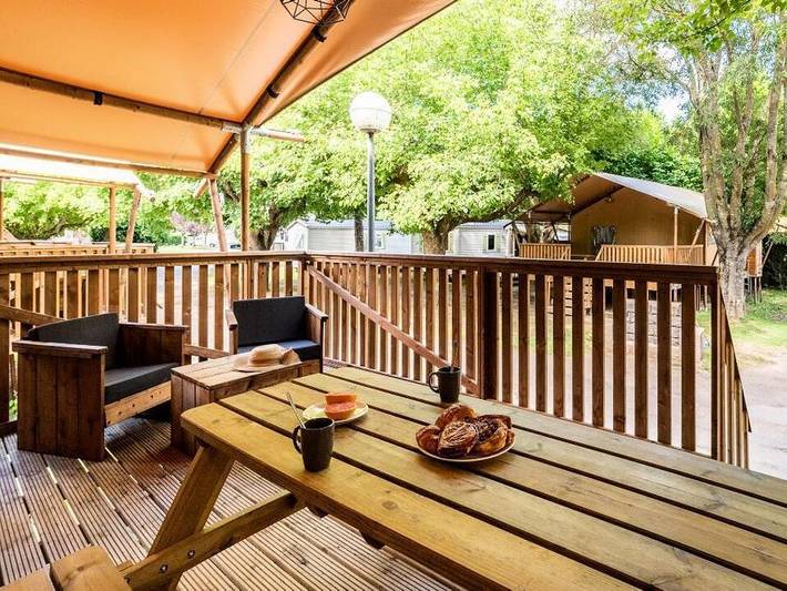 Camping Millau Plage - Tente en toile et en bois 5 personnes - Tente Lodge 3 Pièces 5 Personnes + Tv in Millau, Parc naturel régional des Grands Causses