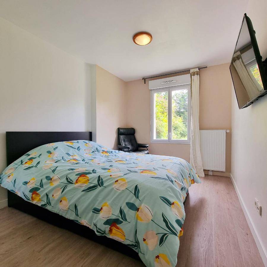 Appartement entier, One-Bedroom Apartment in Noisy-le-Grand, Seine-Saint-Denis