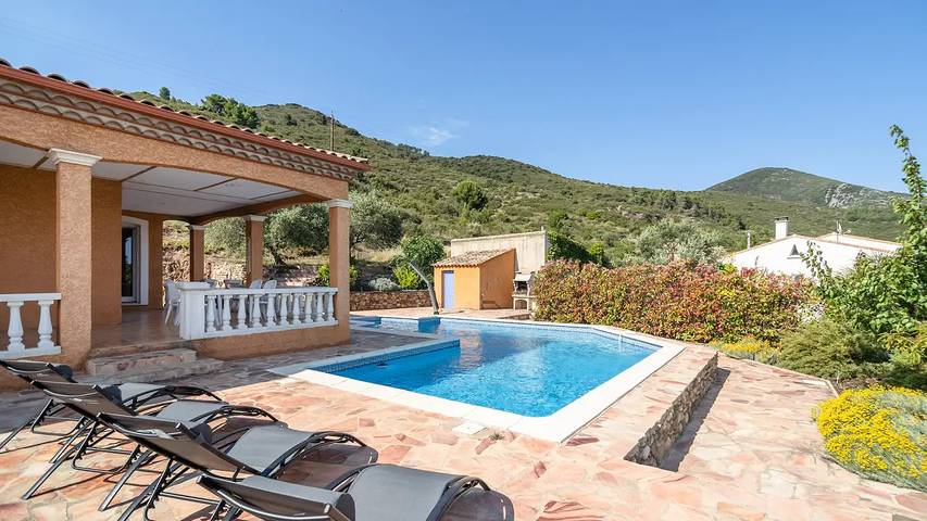 Location de vacances pour 7 personnes, avec jardin et piscine à Roquebrun - 2