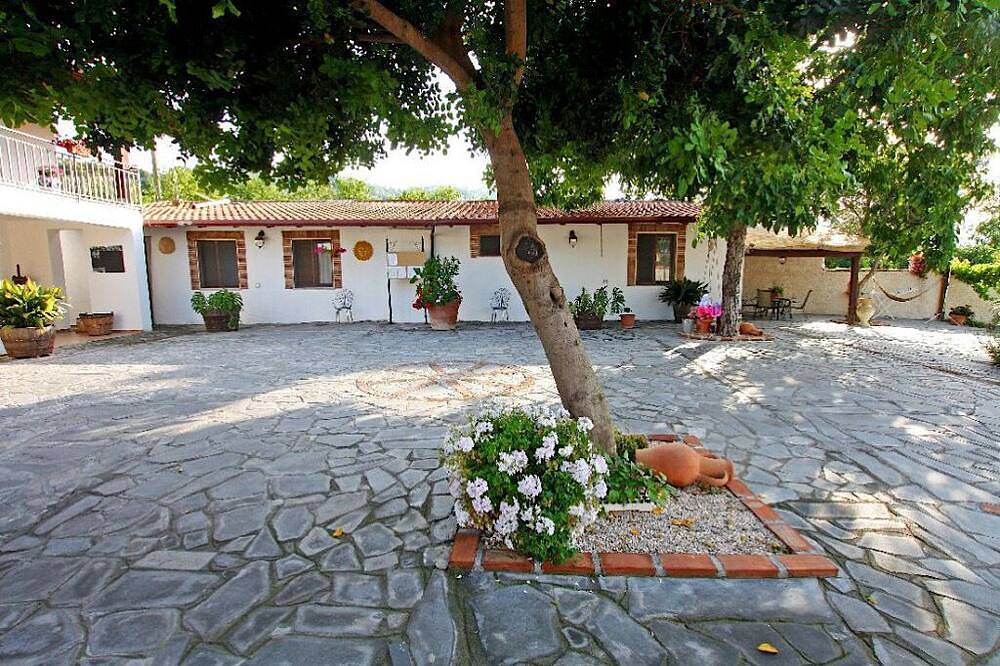 Country house near the sea Luna in Sant'Alessio Siculo, Messina Province