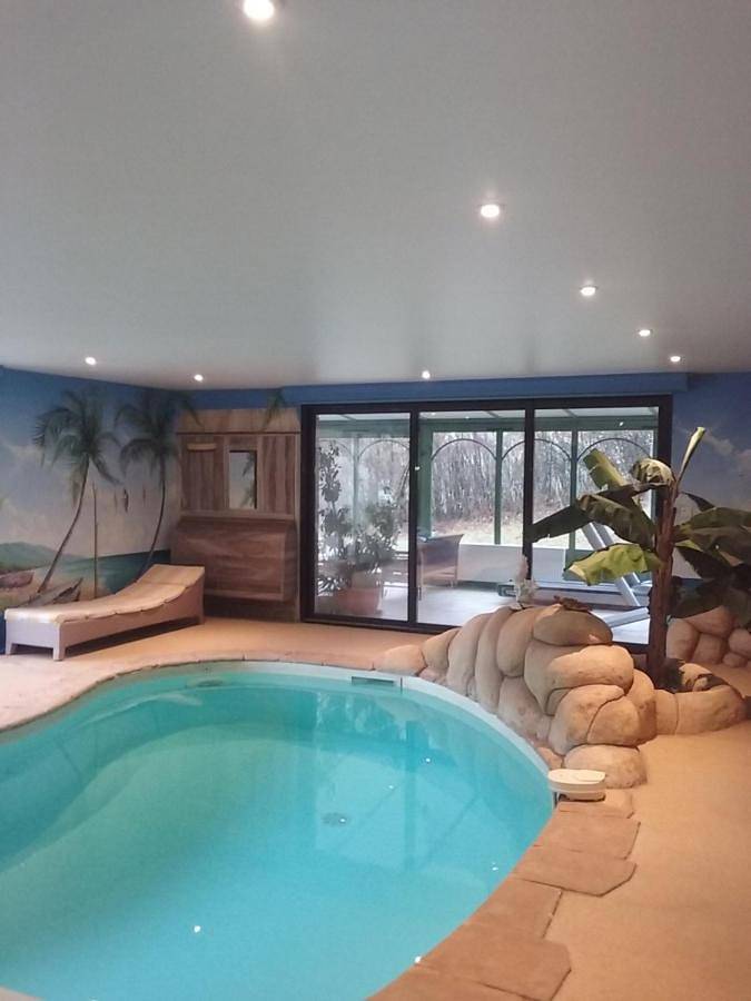 Chambre d’hôte pour 2 personnes, avec piscine et vue ainsi que jardin et sauna à La Bourboule