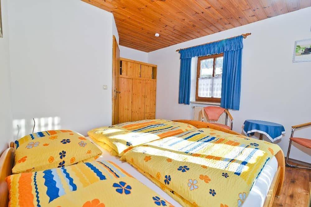 Ganze Wohnung, Ferienwohnung mit Balkon, zwei Terrassen und eine große Liegewiese in Arnbruck, Ostbayern