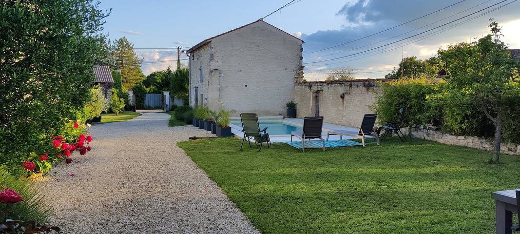 Chambre d’hôte pour 2 personnes, avec piscine et jardin en Charente - 2