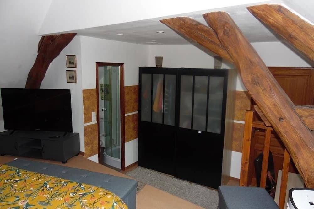 Fermette à la campagne  indépendante tout confort  110 M² piscine et jacuzzi in Montholon, Région d'Auxerre