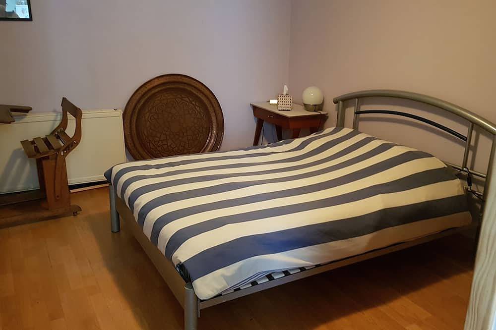 Large character house with terrace and garden in the city center. in Cherbourg-Octeville, Cherbourg-en-Cotentin