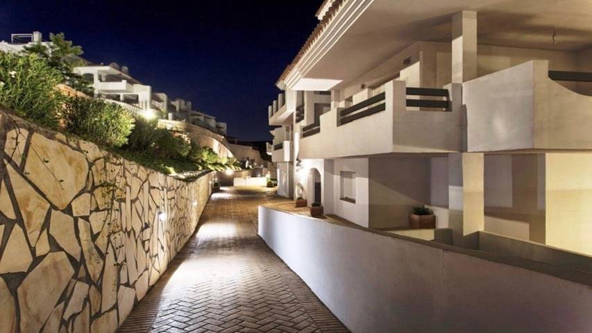 Apartamento entero, Apar. en la Mairena Forest, Ojen in Urbanizacion Las Jacarandas, Ojén