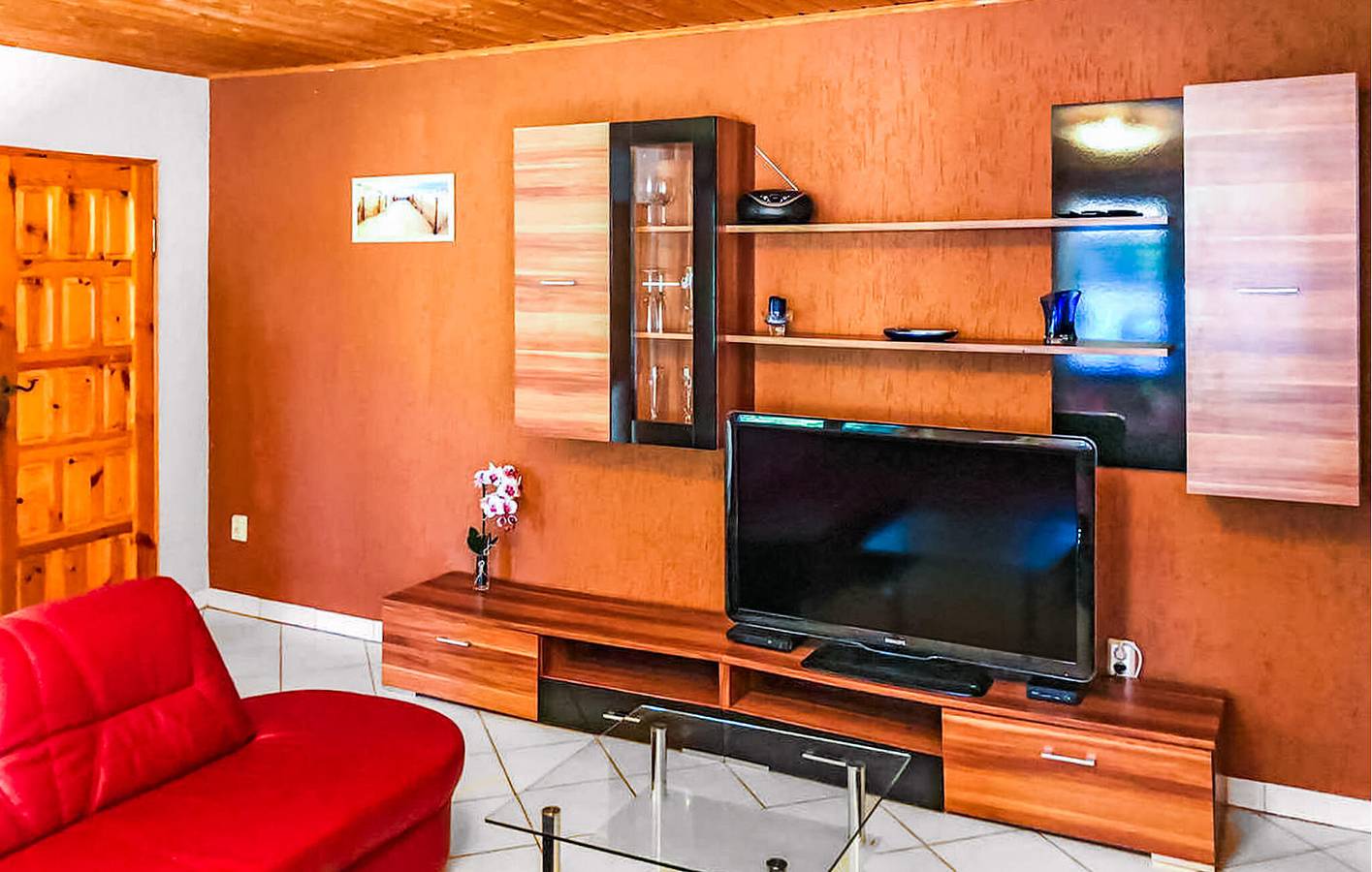 Ganze Ferienwohnung, Strandnahe Unterkunft mit Terrasse und Parkplatz - 800 m zum Strand in Sommersdorf, Kummerower See