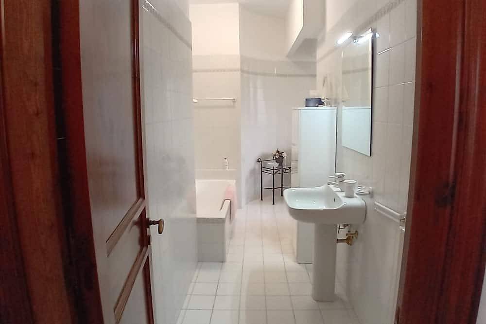 Casina del trullo, an oasis of relaxation in the Salento countryside. in Monteroni di Lecce, Province de Lecce