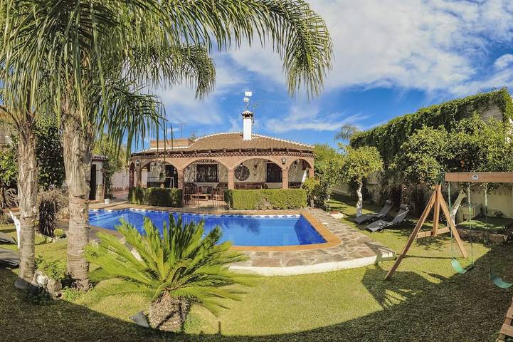 Gîte pour 6 personnes, avec Terrasse ainsi que Jardin et Piscine à Torremolinos