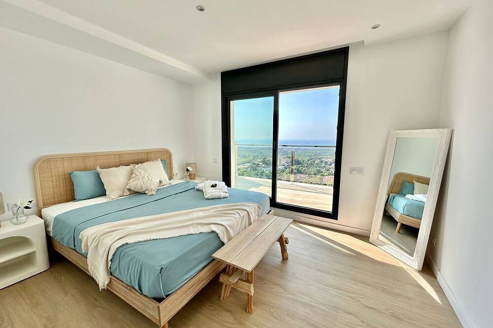 Villa Liria encanto mediterráneo piscina y vista espectacular in Cunit, Costa Dorada