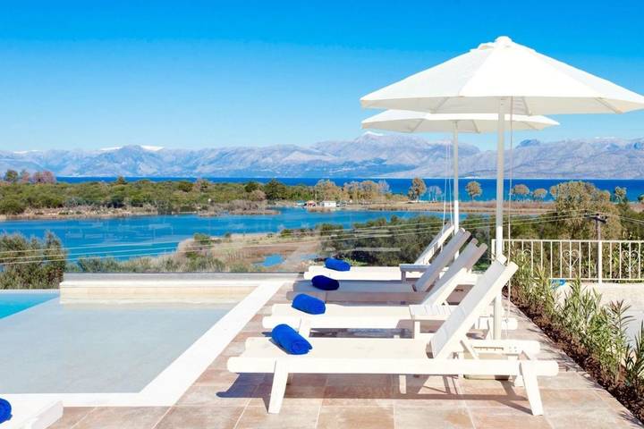 Διαμερίσματα διακοπών για 18 άτομα, με Μπαλκόνι και Ταράτσα καθώς και Κήπο και Πισίνα στον Άγιο Σπυρίδων