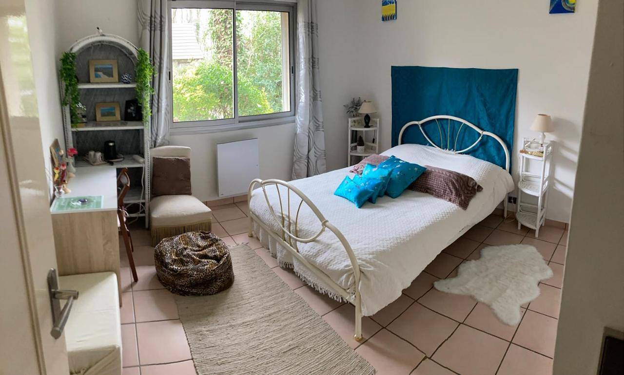 Double Room with Private Bathroom in Magny-les-Hameaux, Parc naturel régional de la Haute Vallée de Chevreuse