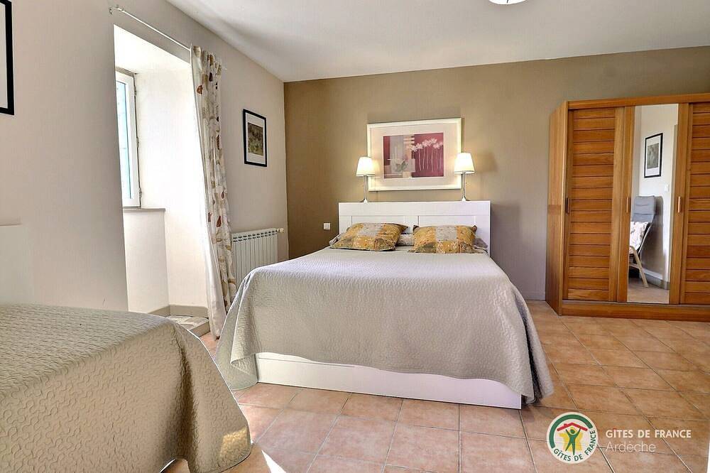Spacious, bright gîte, ideal for large families or groups of friends. in Ruoms, Ardèche