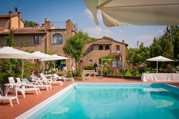 Apartahotel para 2 personas, con piscina además de jardín y vistas, Se admiten mascotas en Toscana
