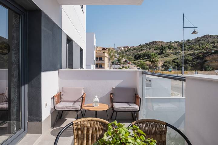 Ganze Wohnung, Apartment 'Residencial Celere Playa Niza' mit Meerblick, Gemeinschaftspool & 4 Gemeinschaftsterrassen in Vélez-Málaga, Costa del Sol