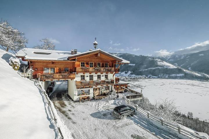 BnB für 6 Personen, mit Garten und Terrasse sowie Ausblick in Zell am See