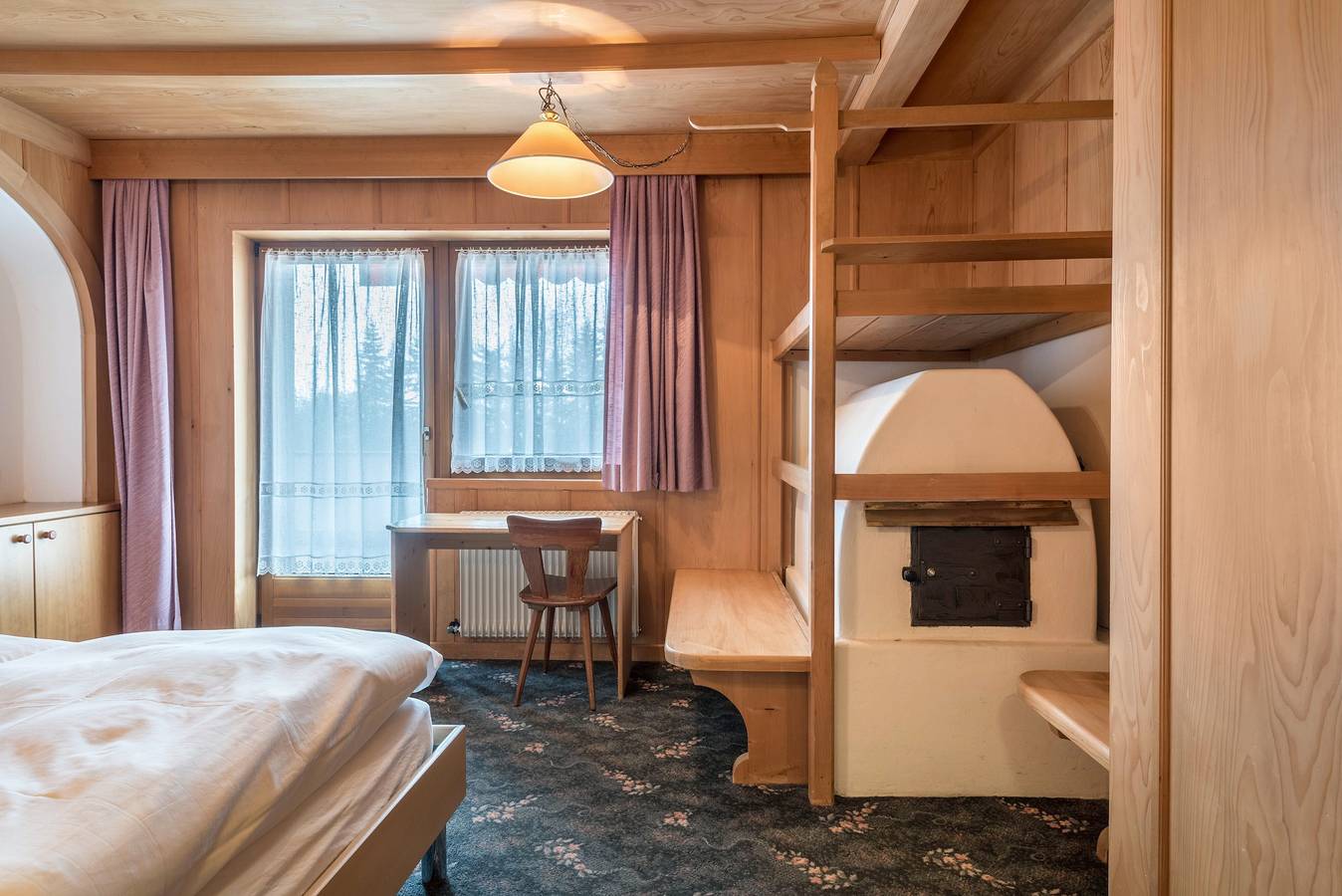 Entire apartment, Apartment "Ferienparadies Sabina Spitzbühl" in the nature reserve directly on the Alpe di Siusi in Compatsch, Kastelruth