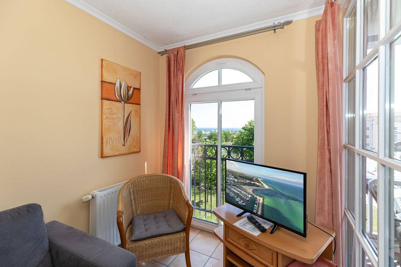 Appartement entier, Tolle Ferienwohnung direkt an der Ostsee mit Balkon und Blick zum Yachthafen in Ostseebad Kühlungsborn, Kühlungsborn