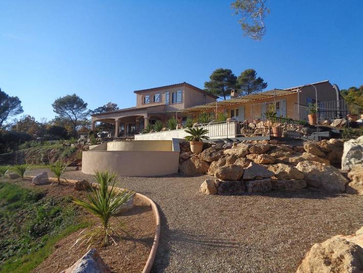 Chambre d’hôte pour 4 personnes, avec Terrasse ainsi que Jardin et Piscine à Salernes