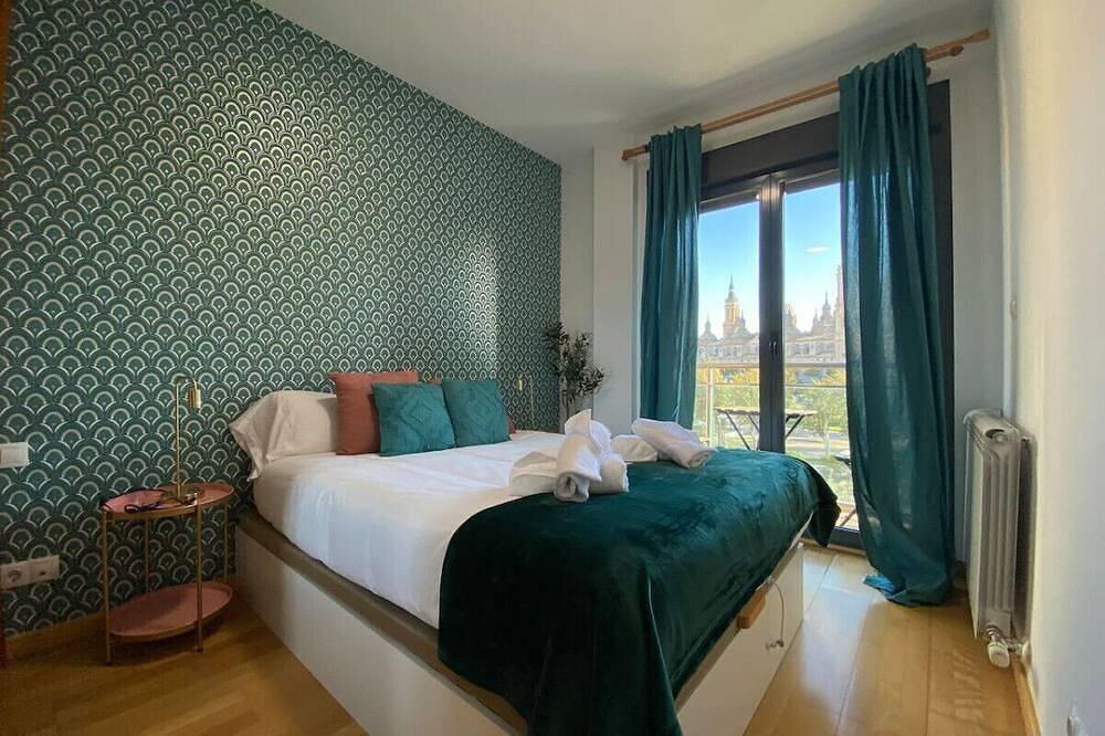 Ganze Wohnung, Chic Riverside Apartment -Terrace & Iconic Views in Saragossa, Saragossa Provinz