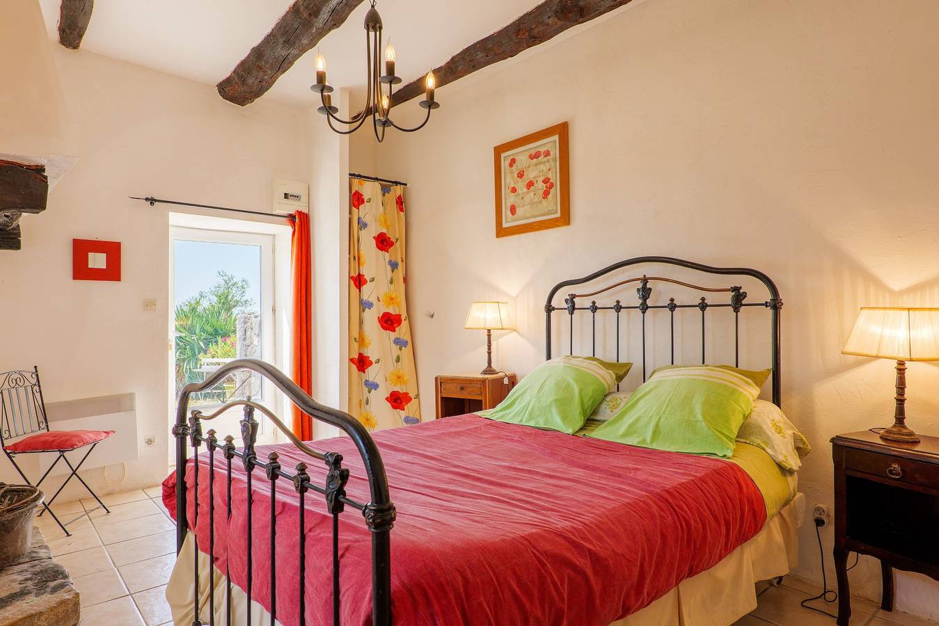 Chambre d’hôtes « Chez Bacchus – Chambre Merlot » avec jardin partagé et Wi-Fi in Gras, Privas (arrondissement)