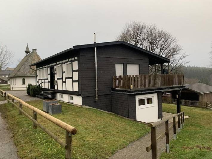 Chalet für 8 Personen, mit Balkon und Terrasse in Schmallenberg