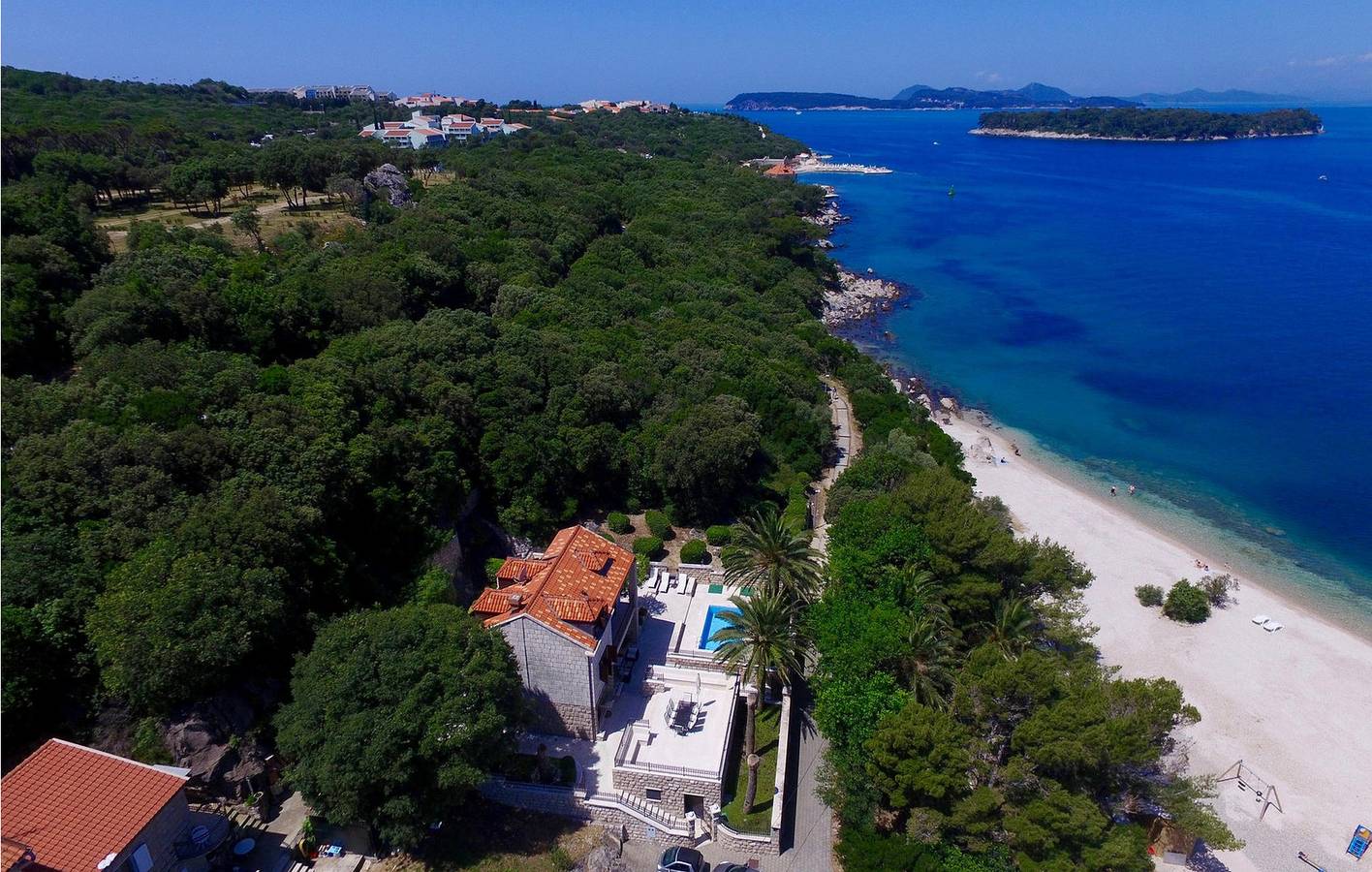 Apartment am Meer mit beheiztem Pool, in der Nähe des Copacabana-Strandes in Mandrač, Grad Dubrovnik
