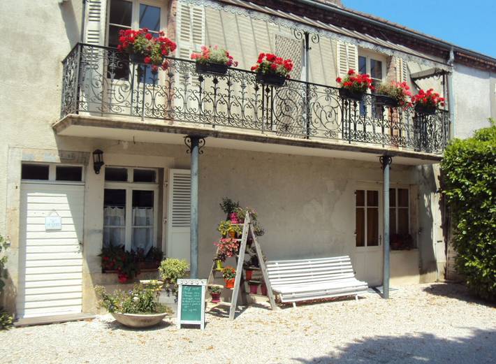 Gîte pour 2 personnes, avec Jardin et Piscine dans le Jura