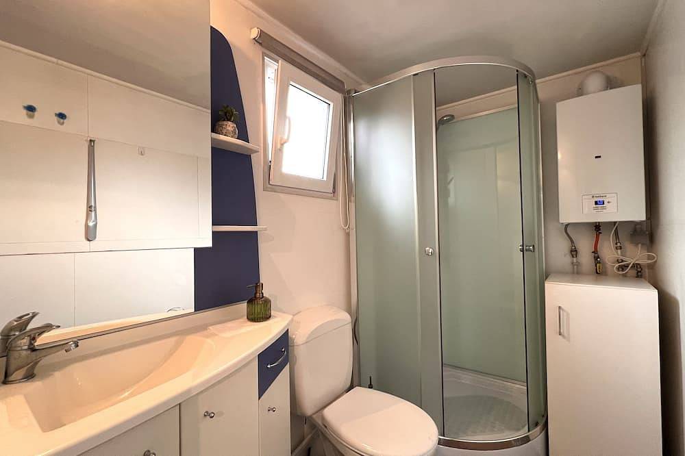 Gezellig ingericht chalet aan het water in Geel, Antwerpen en omgeving