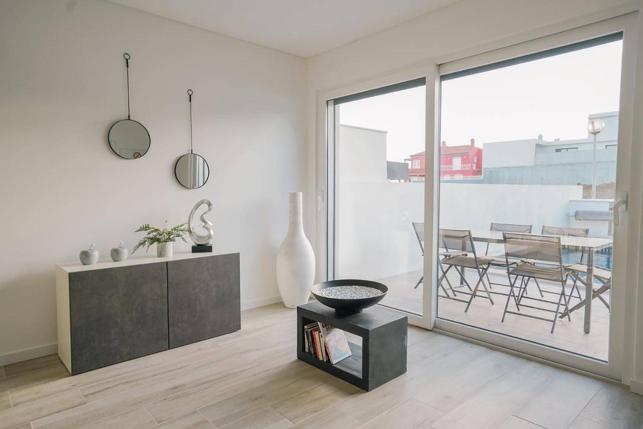 Villa with Private Pool in Santa Bárbara, Lissabon Distrikt