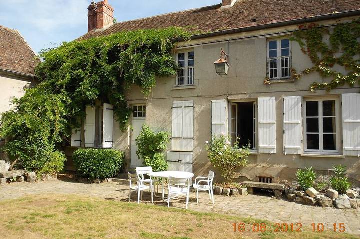 Location de vacances pour 14 personnes, avec terrasse et jardin à Villiers-sous-Grez