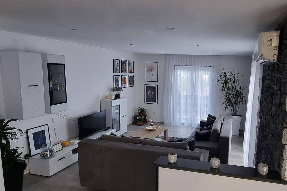 Entire apartment, Two bedroom apartment with balcony and sea view Duće, Omiš A-24975-b in Dugi Rat, Omiš-Riviera