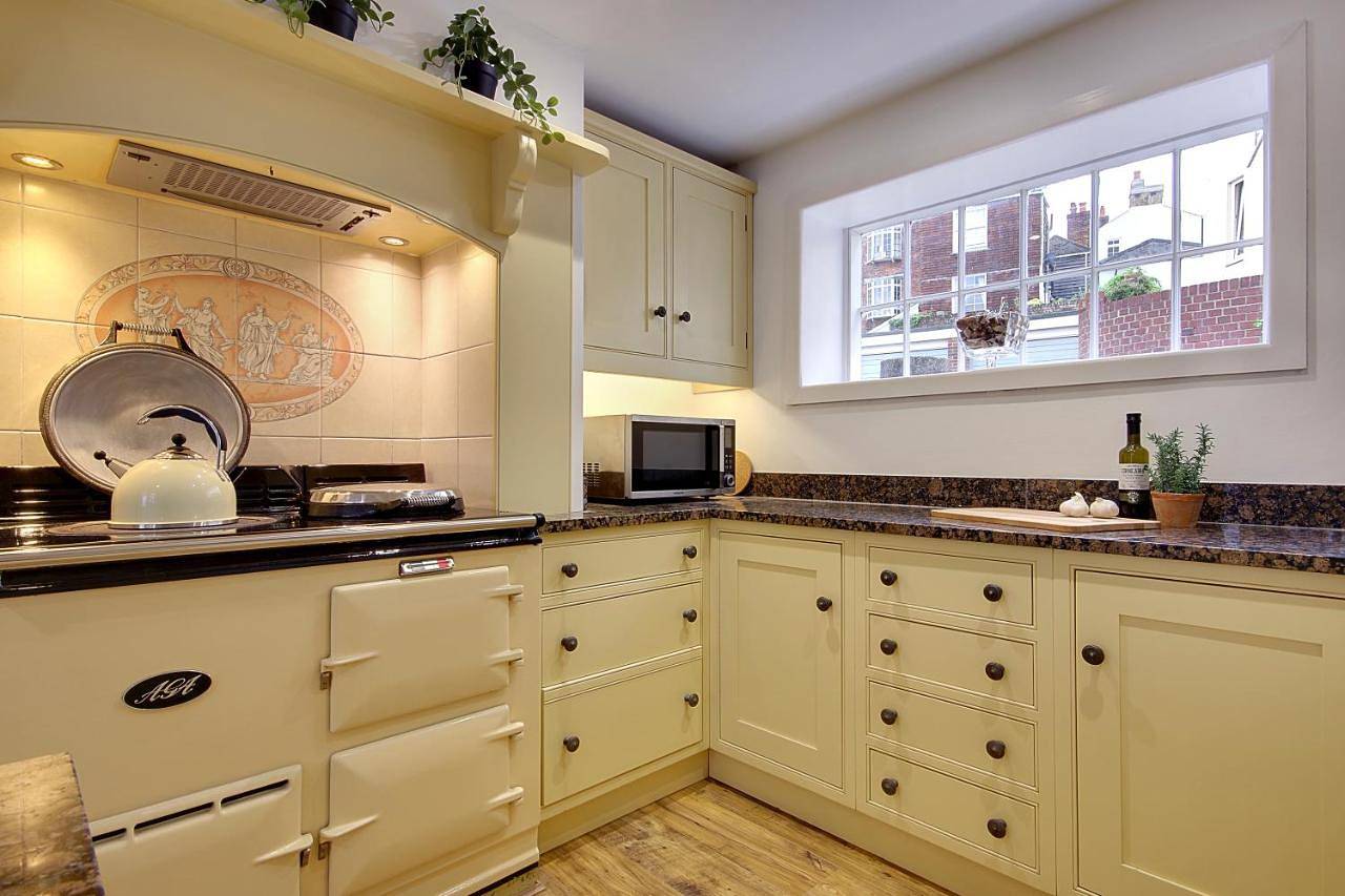 Three-Bedroom Townhouse in Southampton, South East England