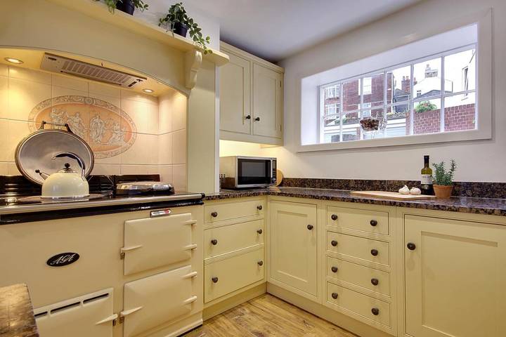 Location de vacances pour 7 personnes, avec Balcon et Jacuzzi ainsi que Terrasse et Jardin à Southampton - 4