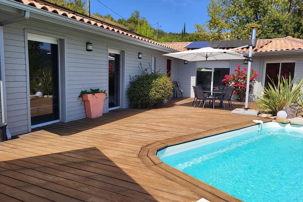 Villa climatisée piscine terrasse, parking, toit solaire et  borne recharge . in Hérépian, Région de Béziers