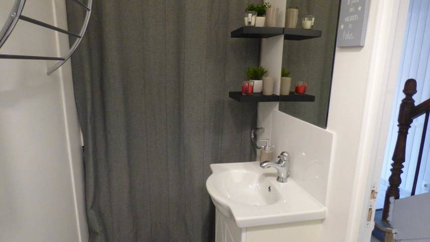 Tente pour 4 personnes, avec vue et terrasse, animaux acceptés en Cotes-d'Armor - 2