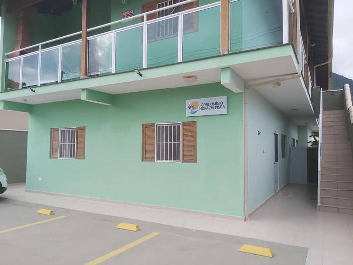 Casas e apartamentos de temporada para 6 pessoas, com vista e jardim em Maranduba