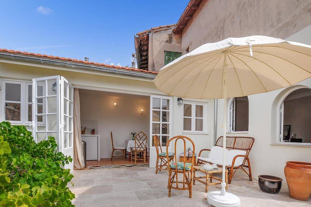 Entire apartment, 1 bedroom cozy apartment in Roquebrune-Cap-Martin in Roquebrune-Cap-Martin, Mediterranean Coast (France)