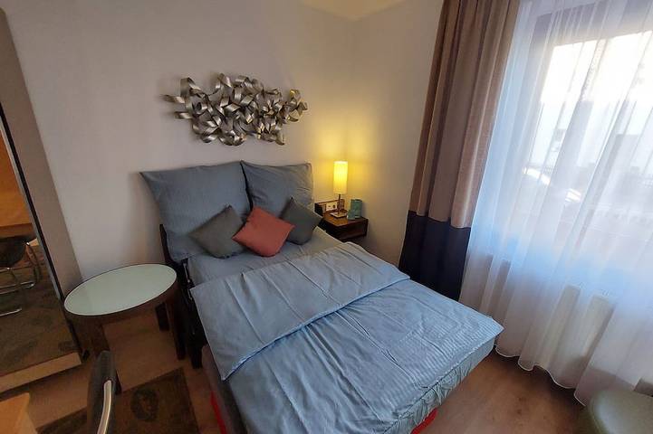 Ganze Wohnung, Ferienwohnung Eg (45 qm) mit Smart-TV und Wellnessdusche in Selb, Landkreis Wunsiedel im Fichtelgebirge