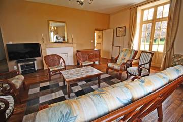 Gîte for 14 People in Bosmie-l'Aiguille, Haute-Vienne, Photo 2